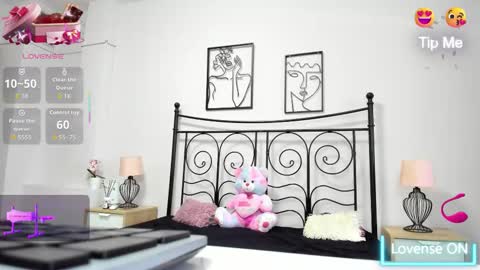 Snapshot of lollavibes chatting on December 2025 06:18:01 AM Lolla online show from December 2025 06:18:01 AM