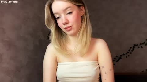 Mia online show from April 2026 05:38:02 AM