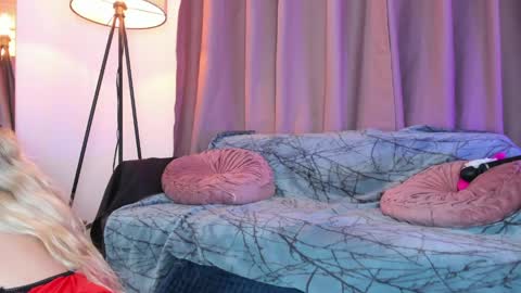 Snapshot of lolly_js_ chatting on May 2026 03:22:02 AM Lolly online show from May 2026 03:22:02 AM