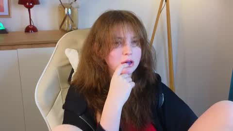 Snapshot of lolly_pump chatting on October 2025 03:46:02 PM Mona online show from October 2025 03:46:02 PM