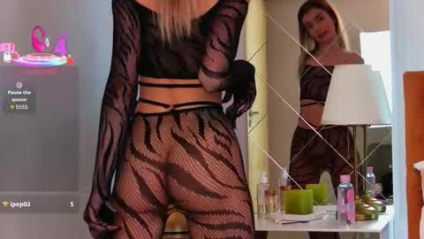 Lolly. online show from December 2025 07:53:02 PM