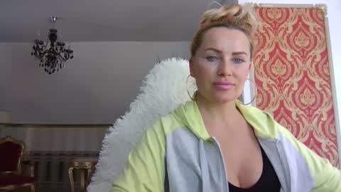 Roxy online show from February 2025 01:02:01 PM