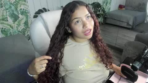 loly_marce online show from December 2025 09:57:01 PM