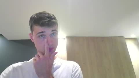 london_tomy online show from September 2025 01:40:02 AM