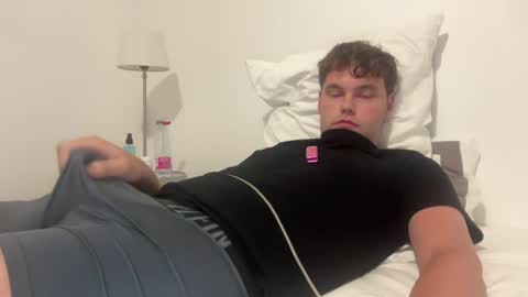 Snapshot of londonlad2002x chatting on July 2026 01:08:02 AM londonlad2002x online show from July 2026 01:08:02 AM