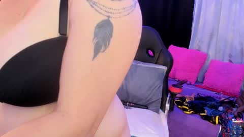 Jennifer  online show from October 2025 04:19:01 PM