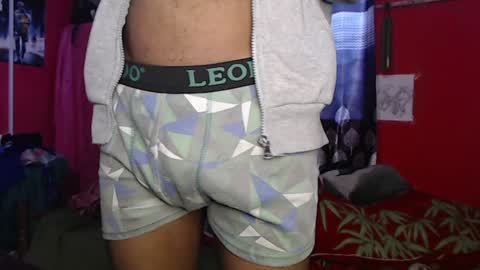 Snapshot of longdickservice01 chatting on January 2025 11:04:02 AM professionalbreastsucker online show from January 2025 11:04:02 AM