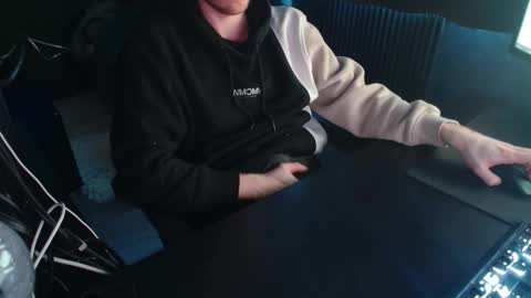 Snapshot of loofy_art chatting on January 2025 02:30:02 PM Loofy Art online show from January 2025 02:30:02 PM