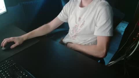 Snapshot of loofy_art chatting on November 2025 01:24:03 PM Loofy Art online show from November 2025 01:24:03 PM