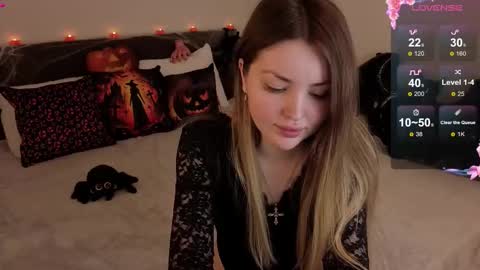 Snapshot of lora_amber chatting on October 2025 11:51:02 AM Lora online show from October 2025 11:51:02 AM