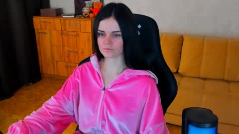 Snapshot of lora_cain chatting on January 2025 05:55:01 PM Lora Cain online show from January 2025 05:55:01 PM