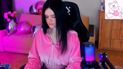 Snapshot of lora_cain chatting on February 2025 02:19:02 PM Lora Cain online show from February 2025 02:19:02 PM