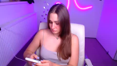 Lora online show from October 2025 01:23:04 PM