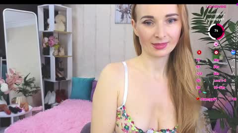 LoraColins online show from January 2025 08:56:01 PM