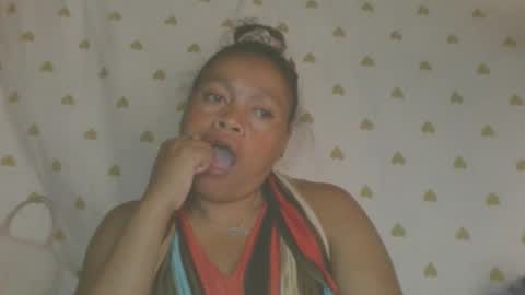 LorahVane online show from May 2026 10:09:02 AM
