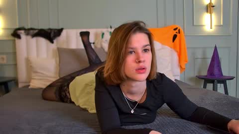 Snapshot of lorapuffs chatting on October 2025 04:20:02 PM Lora online show from October 2025 04:20:02 PM