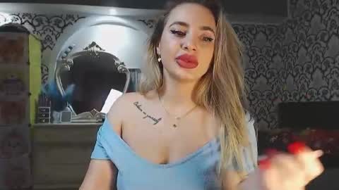 Snapshot of lorasinclare chatting on December 2025 08:42:02 AM Queen LoraSinClare online show from December 2025 08:42:02 AM