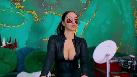 Miss online show from December 2024 06:37:02 PM