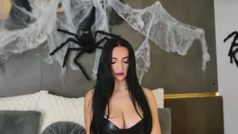 Miss online show from October 2025 04:52:01 PM