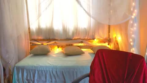 loreanis online show from November 2025 08:25:02 PM