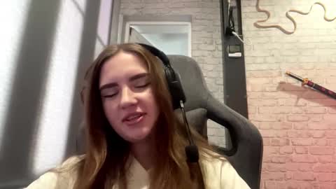 Molly online show from October 2025 05:19:02 AM