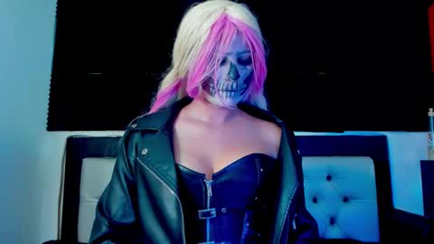 Lore Depp online show from October 2025 04:02:02 AM