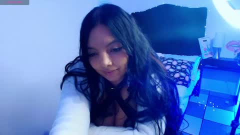 Snapshot of loren_44tits chatting on May 2026 08:04:02 PM Loren online show from May 2026 08:04:02 PM