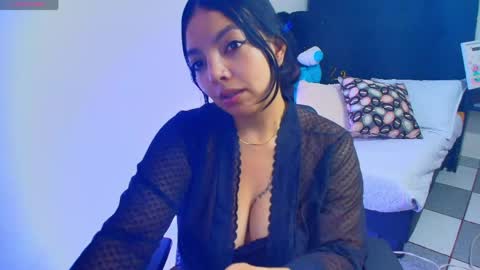 Snapshot of loren_44tits chatting on June 2026 09:05:02 PM Loren online show from June 2026 09:05:02 PM