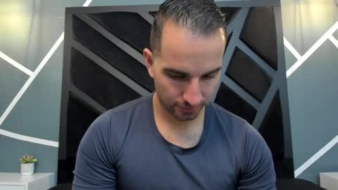  L O R E N Z O  Thumbs Up help  online show from September 2025 05:56:02 PM