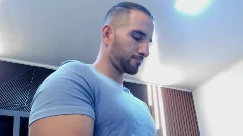  L O R E N Z O  Thumbs Up help  online show from September 2025 05:26:03 PM