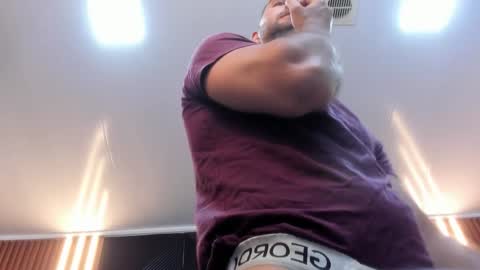  L O R E N Z O  Thumbs Up help  online show from November 2025 05:26:01 PM