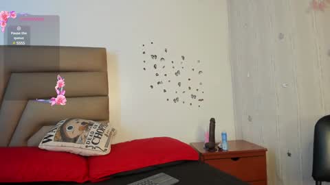 Snapshot of lorettmatthew chatting on January 2025 03:00:02 AM LorettMatthew online show from January 2025 03:00:02 AM