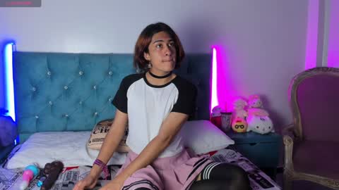 Snapshot of lorettmatthew chatting on February 2025 03:27:01 AM LorettMatthew online show from February 2025 03:27:01 AM