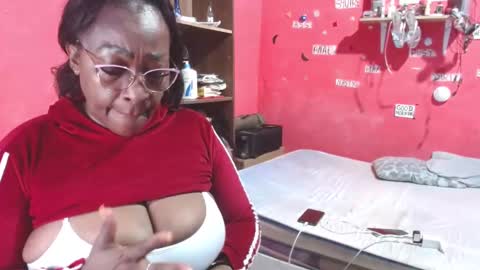 Snapshot of loretybighot chatting on October 2025 12:03:02 PM loretybighot online show from October 2025 12:03:02 PM