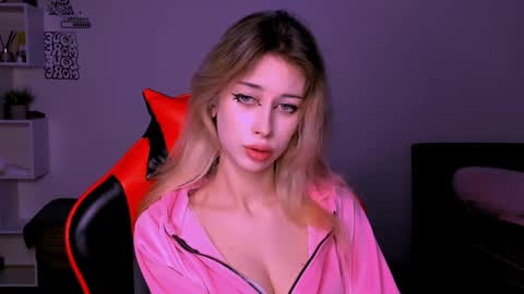 Snapshot of lori_meow chatting on October 2025 07:34:02 PM Lori online show from October 2025 07:34:02 PM