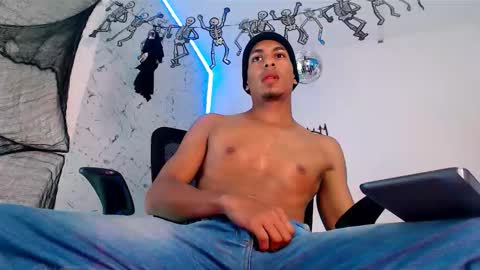 Lorian Vikel  online show from October 2025 10:30:02 PM