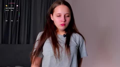 Mia online show from October 2025 01:23:02 PM