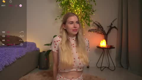 Snapshot of lorrie_love_story chatting on December 2024 02:28:02 PM Lorrie online show from December 2024 02:28:02 PM