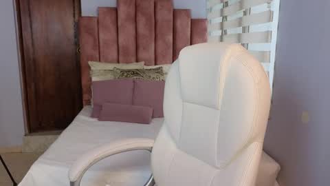  Lou Rosse  online show from February 2025 07:58:02 PM