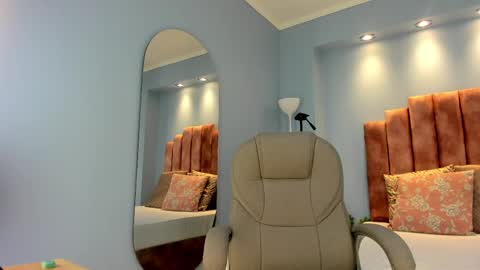 Snapshot of lou_rosse chatting on May 2026 08:06:01 PM Lou Rosse online show from May 2026 08:06:01 PM