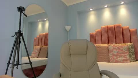 Snapshot of lou_rosse chatting on June 2026 08:09:02 PM Lou Rosse online show from June 2026 08:09:02 PM