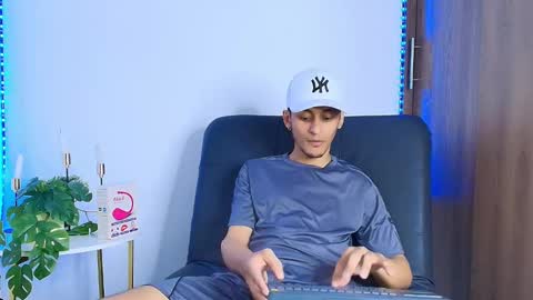 Snapshot of louis_ale chatting on November 2025 07:48:02 PM Alejandro online show from November 2025 07:48:02 PM