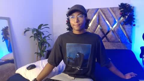 Snapshot of louis_hardstar chatting on December 2024 01:49:02 PM Louis Valdz online show from December 2024 01:49:02 PM