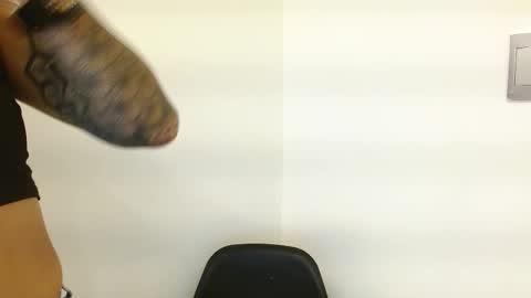 Snapshot of louis_k chatting on November 2025 11:21:01 AM Louis K online show from November 2025 11:21:01 AM