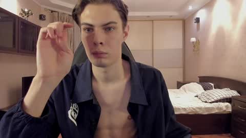 Snapshot of louis_preston chatting on January 2025 04:45:01 PM Mark online show from January 2025 04:45:01 PM