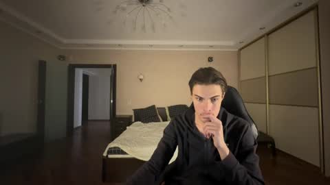 Snapshot of louis_preston chatting on February 2025 10:48:02 PM Mark online show from February 2025 10:48:02 PM