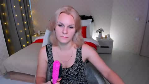 Louisa online show from December 2024 07:48:02 AM