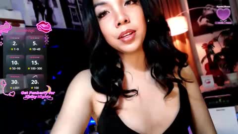 Snapshot of louisassy chatting on April 2026 12:18:01 PM Louisa online show from April 2026 12:18:01 PM