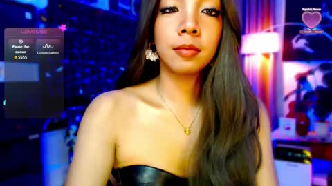 Snapshot of louisassy chatting on May 2026 03:35:01 AM Louisa online show from May 2026 03:35:01 AM