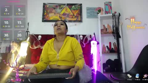 Snapshot of louise_nails chatting on October 2025 12:16:01 PM LouIse online show from October 2025 12:16:01 PM